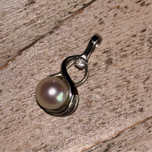 14kt White Gold Freshwater Pearl Diamond pendant - Picture 2 of 8